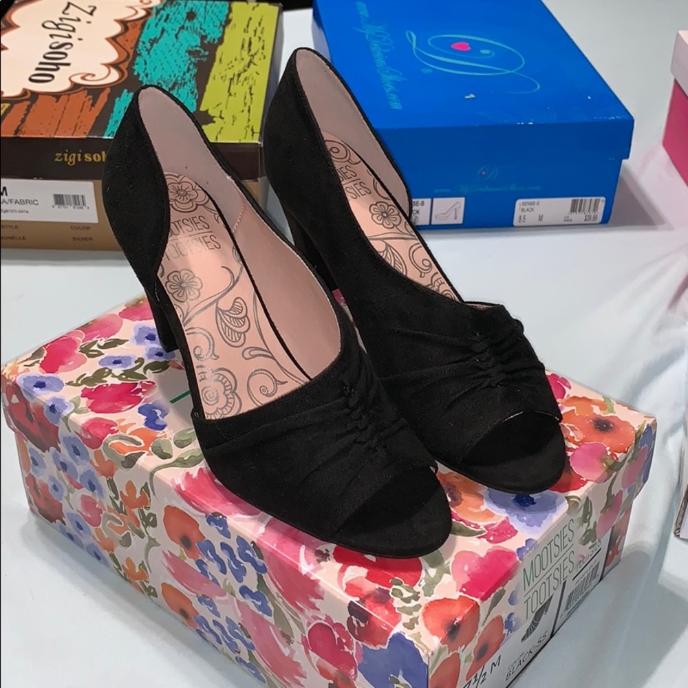 The Mootsies Tootsies Endora Heel - Black Suede